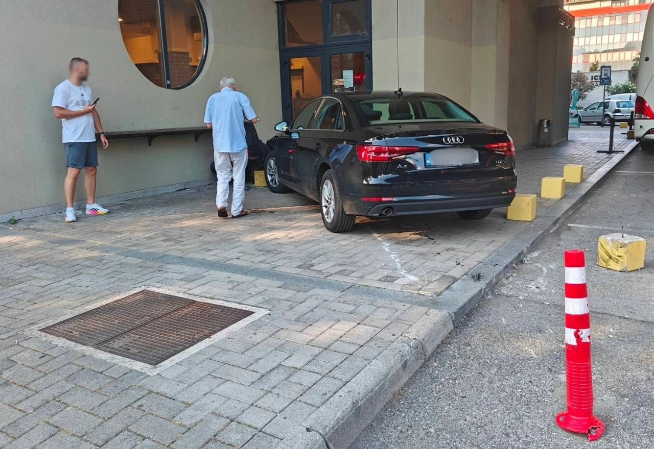 Mostar: Audijem "pokupio" dva stupića i skuter