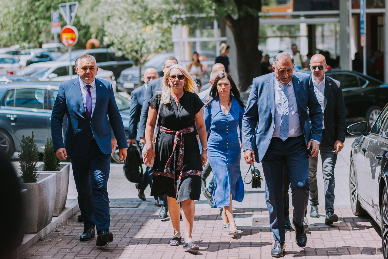 FOTO | Dodik u Mostar stigao s jakom delegacijom