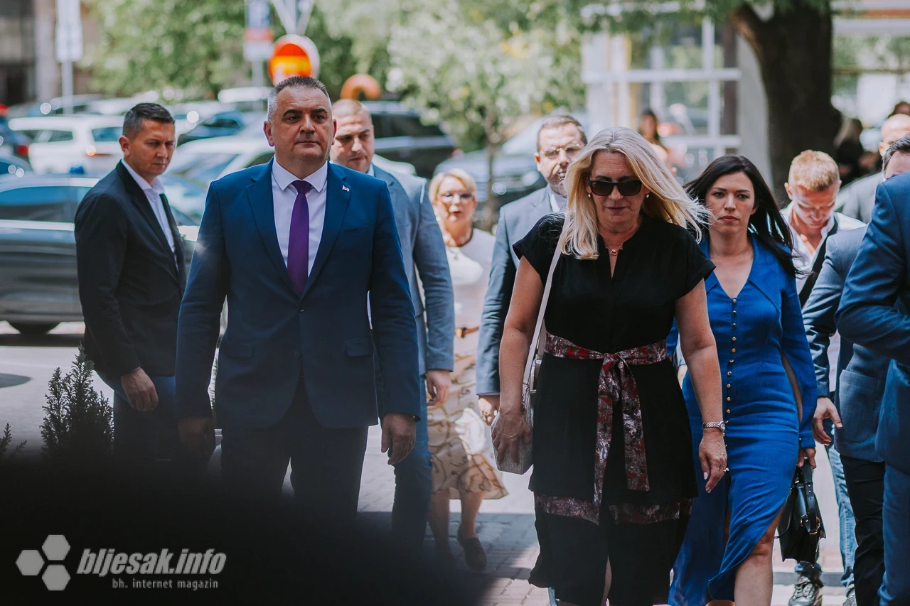 Izaslanstvo SNSD-a