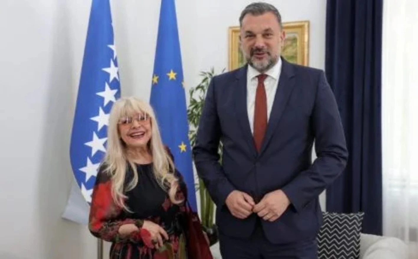 Hanki Paldum uručena diplomatska putovnica Bosne i Hercegovine
