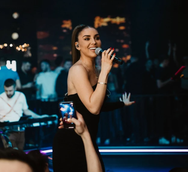 VIDEO | Antonija Čerkez najavila novu pjesmu: "Za moj kraj, kršovit i kamenit..."
