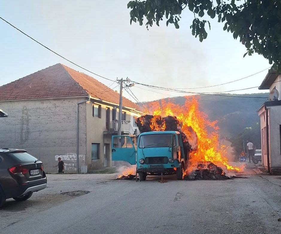 Izgorio kamion sa sijenom