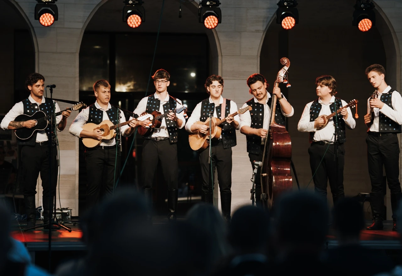 Međunarodni festival folklora "Plešemo"