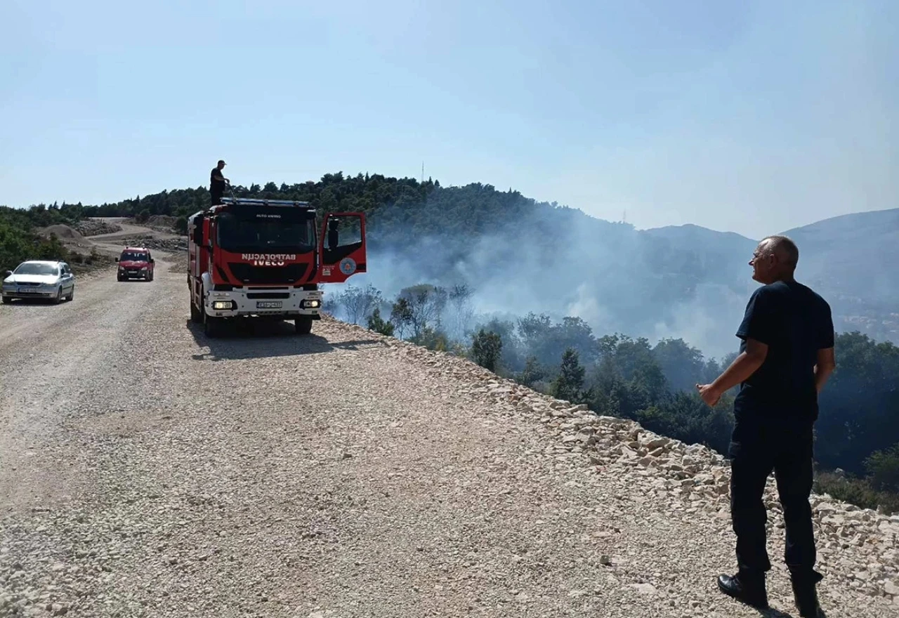 Šumski požar kod Hercegovačke Gračanice: Vatrena linija duga dva kilometra
