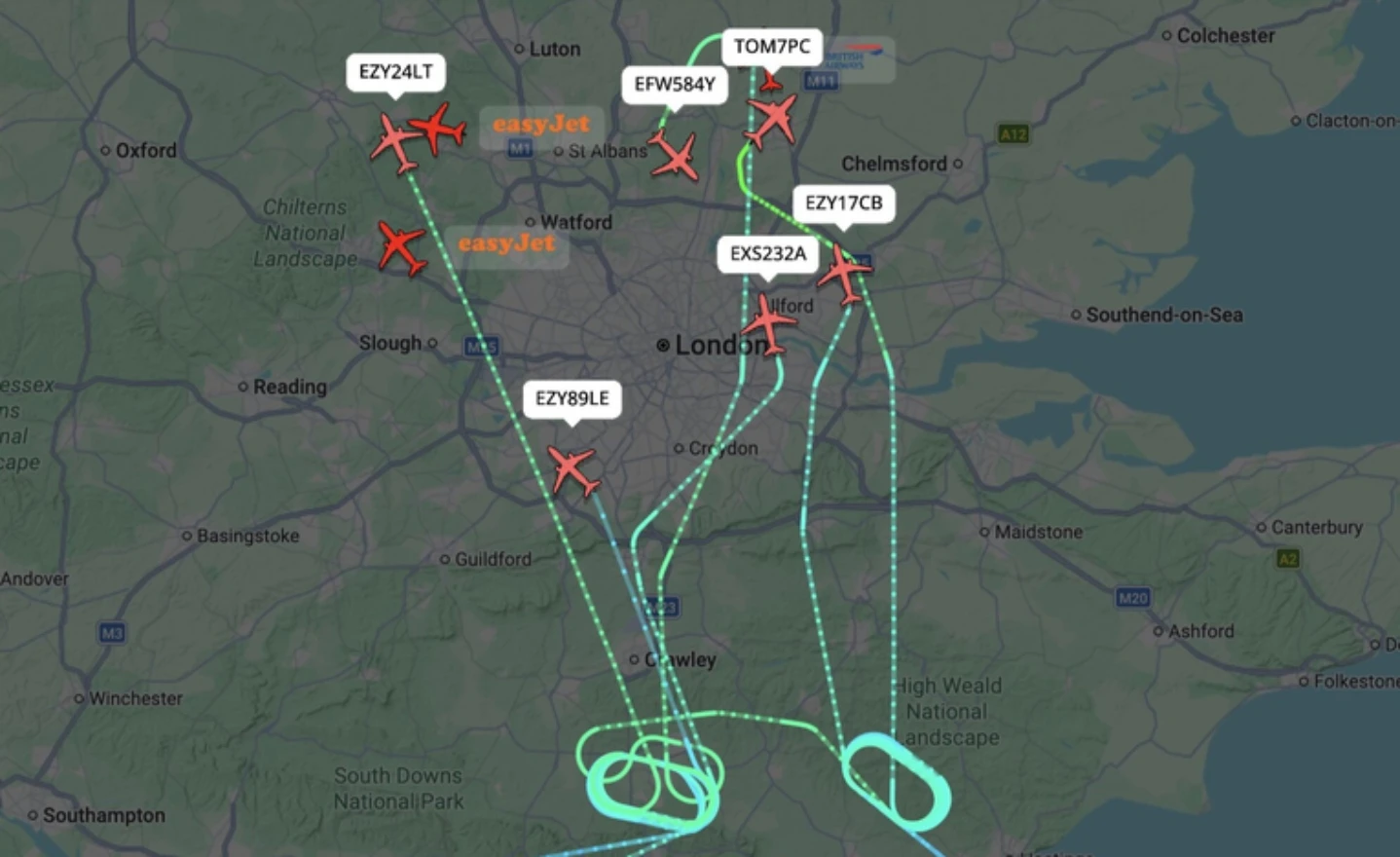 Blokirana pista londonske zračne luke: Devet zrakoplova istovremeno aktiviralo hitni kod