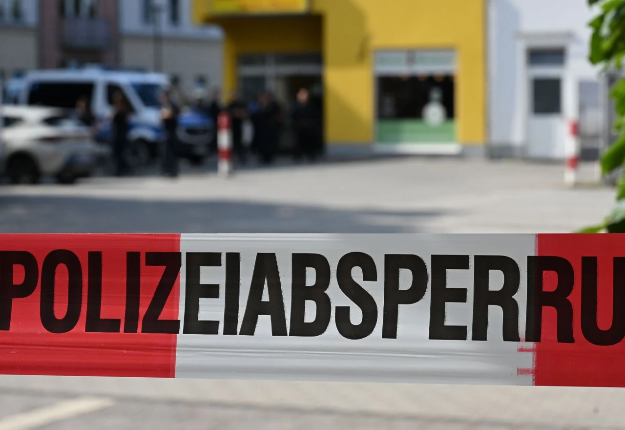 Mušketom pucao na prolaznike i policiju i uzvikivao islamsku parolu