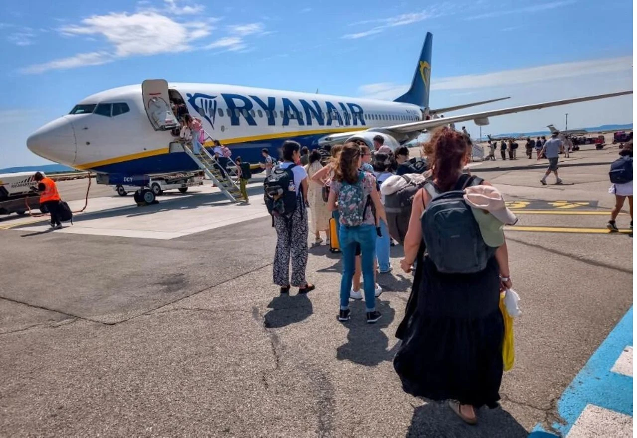 Let Ryanaira trajao 12 sati: Putnici se pobunili protiv pilota, intervenirala i policija