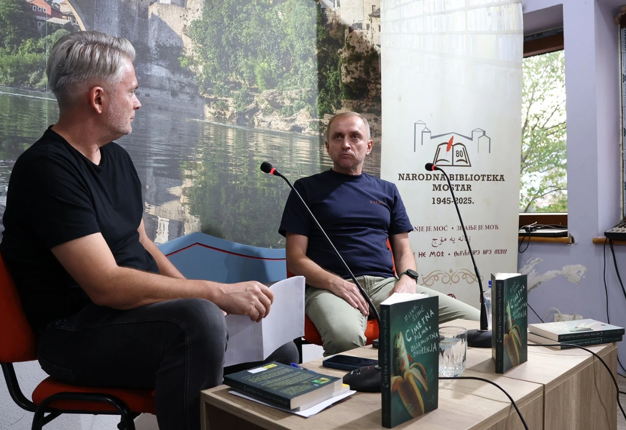 Faruk Šehić predstavio roman "Cimetna pisma, dijamantna stvorenja"