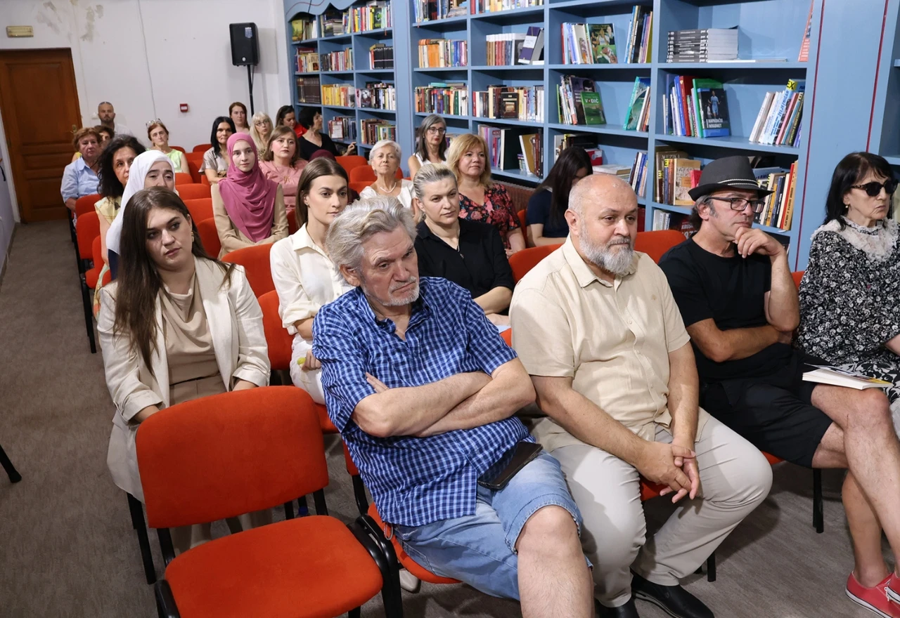 Faruk Šehić predstavio roman "Cimetna pisma, dijamantna stvorenja"
