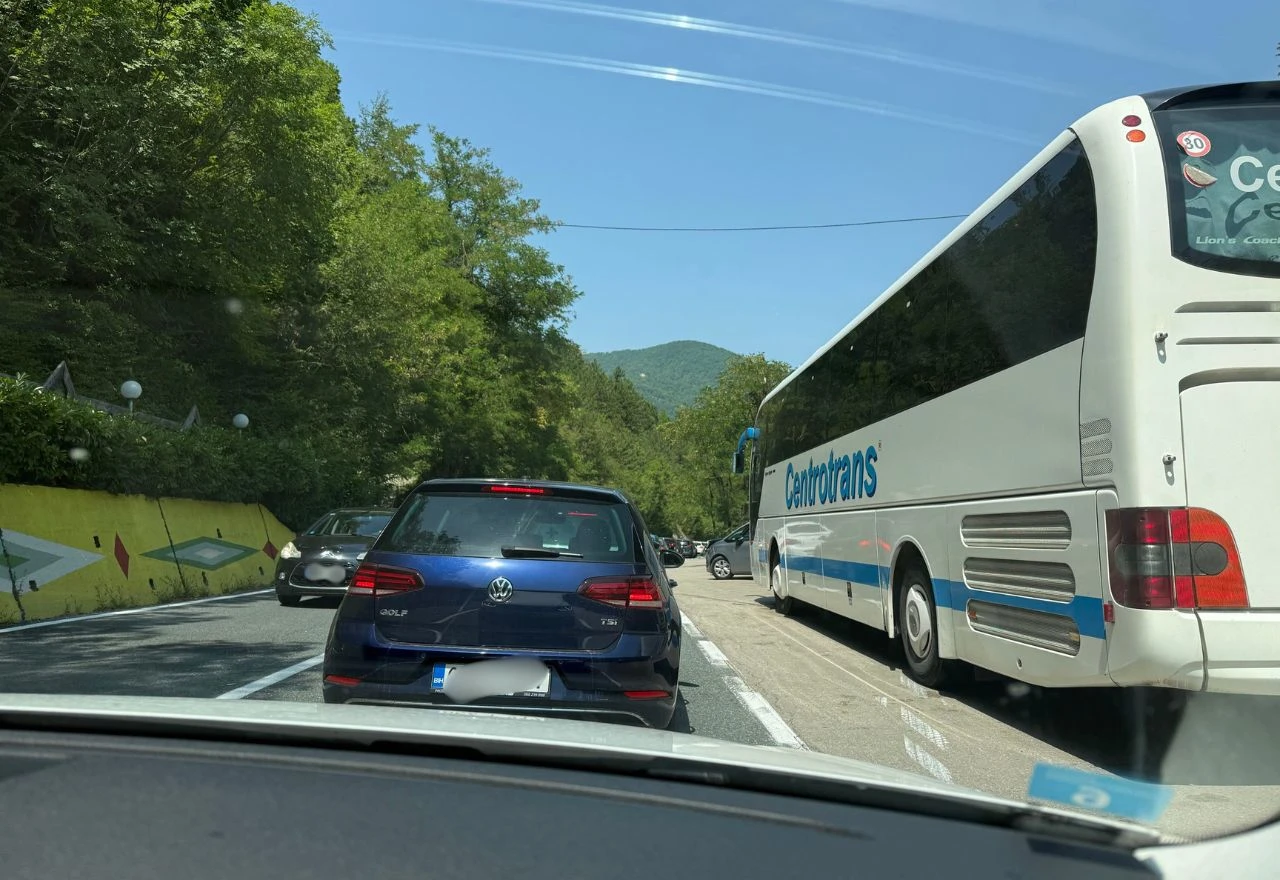Preko M-17 puževim korakom: Kilometarske kolone od Jablanice prema Mostaru
