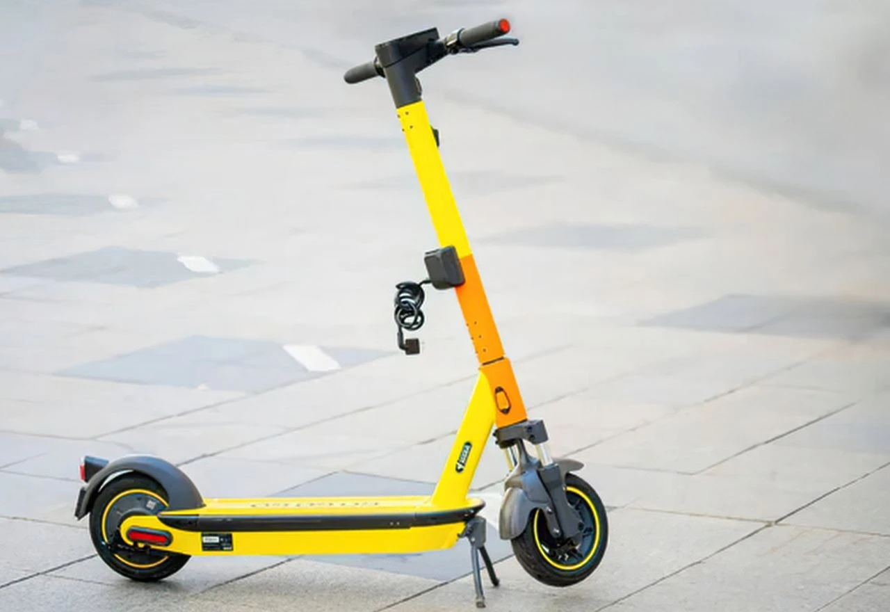 Vlasnici električnih romobila u Srbiji izašli na ulice