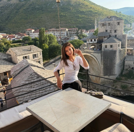 Breskvica obišla Mostar, uživala u hrani i pogledu na Stari most