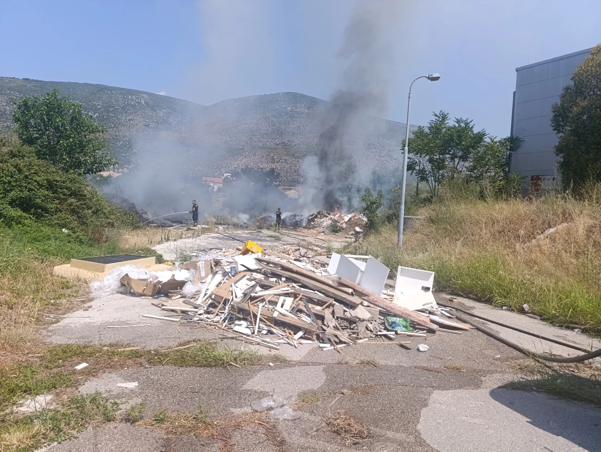 Gori ilegalno odlagalište otpada u Vrapčićima