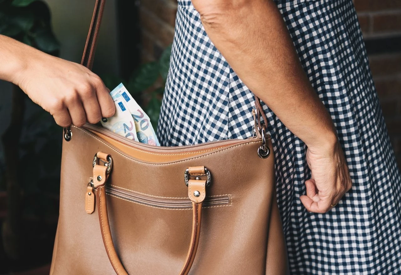 Rumunji uhićeni zbog džeparenja, turistima uzimali i do 2000 eura