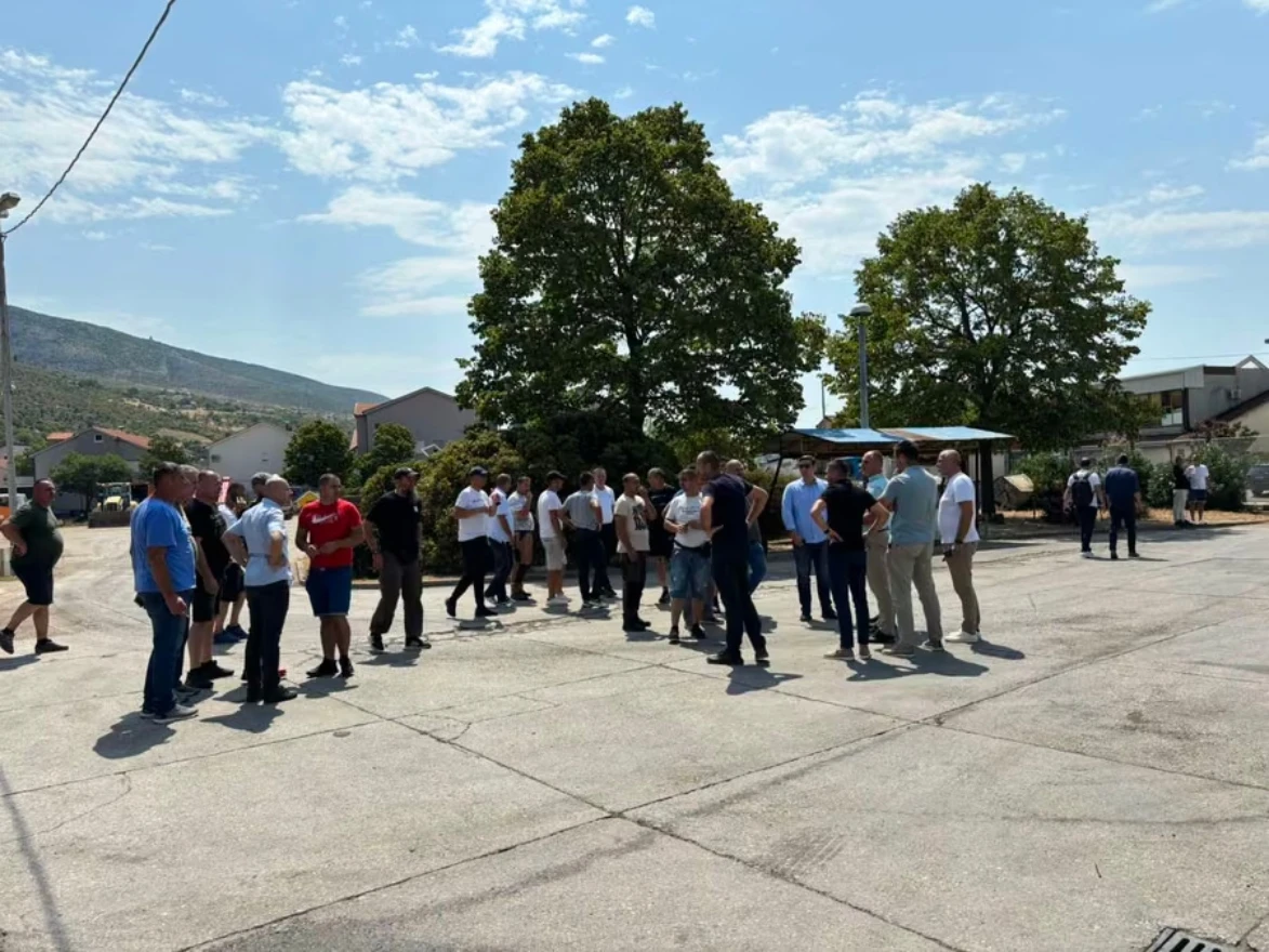 Otpušteni radnici Komunalnog najavili štrajk glađu