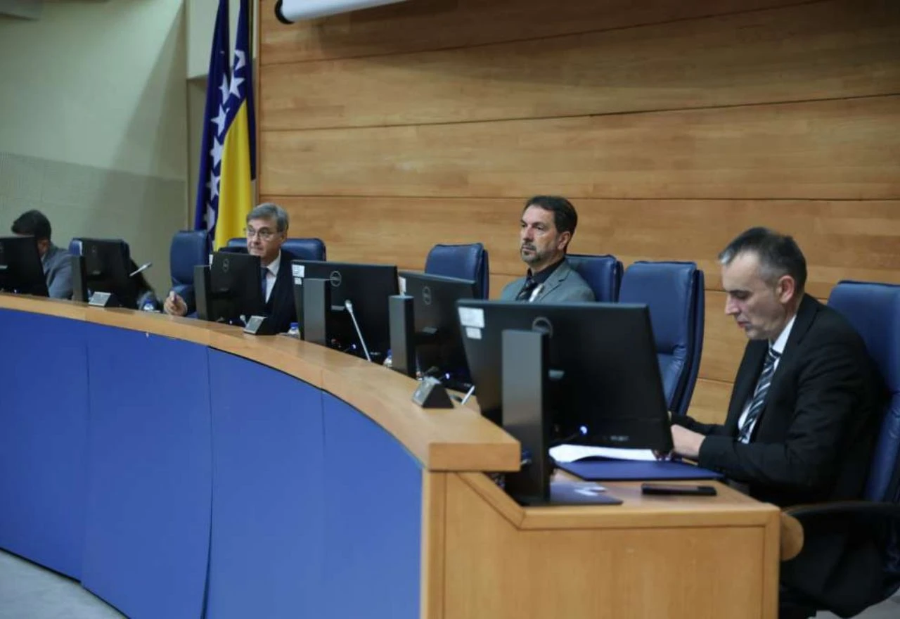 Pred zastupnicima proračun BiH, nova pravila za romobile i brže osobne iskaznice
