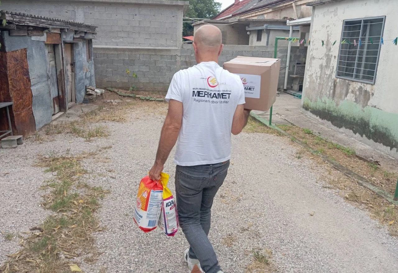 Merhamet Mostar podijelio 465 paketa pomoći u Hercegovini
