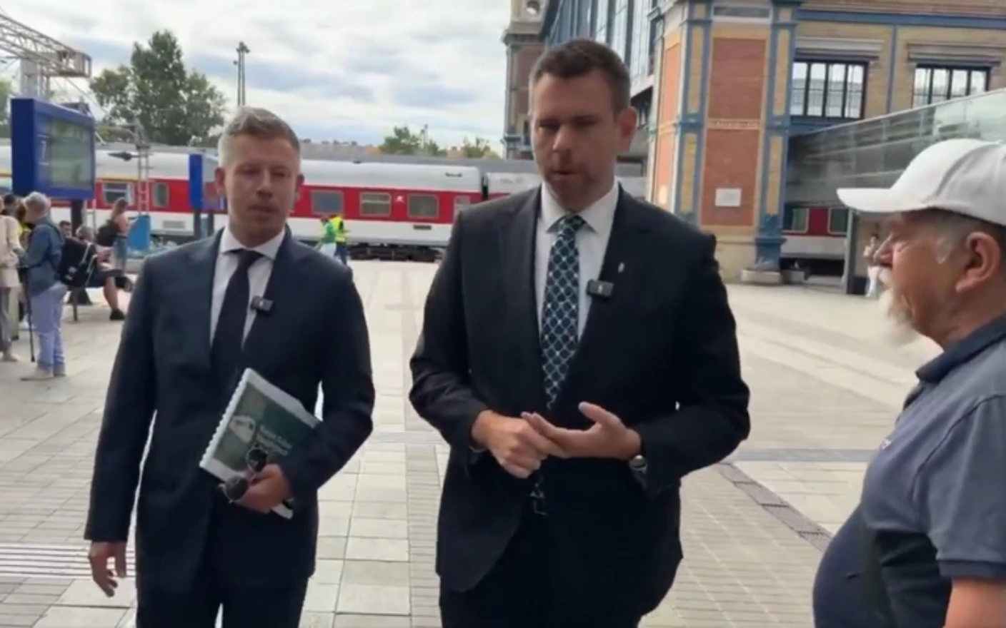 Muškarac pljunuo mađarskog premijera: "Imali ste obraza?"