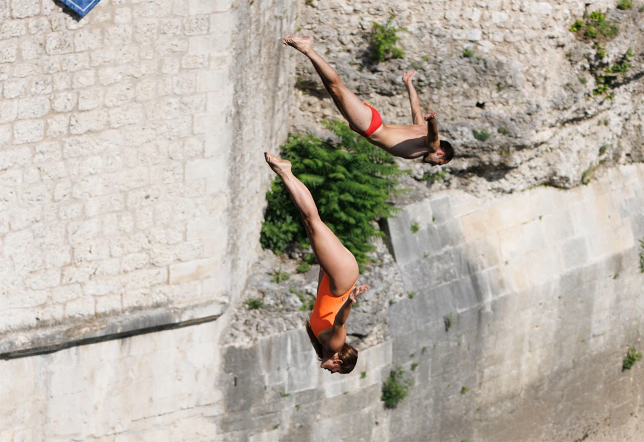 Adrenalin pod Starim mostom: Red Bull Cliff Diving slavi deset godina u Mostaru