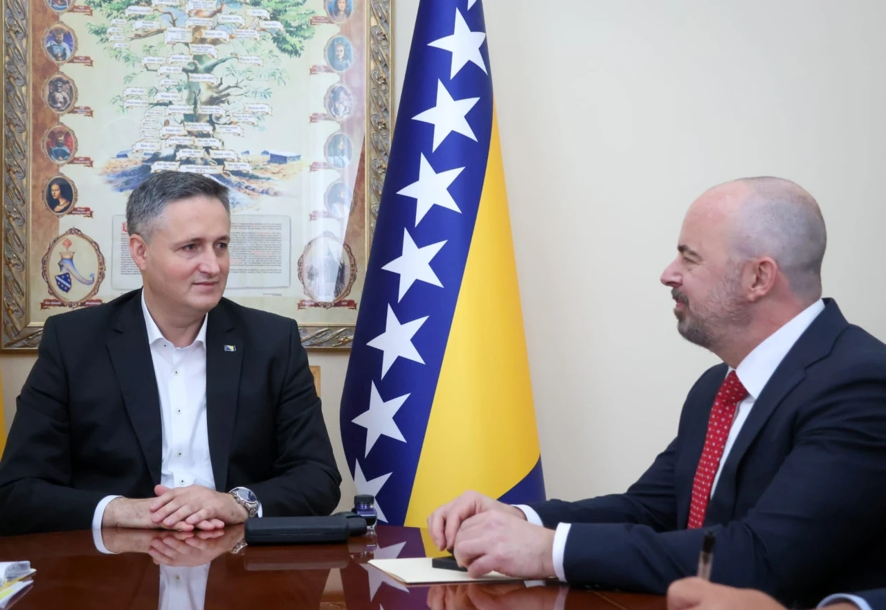 Bećirović razgovarao s Ginkelom o stvaranju uvjeta za američke investicije u BiH