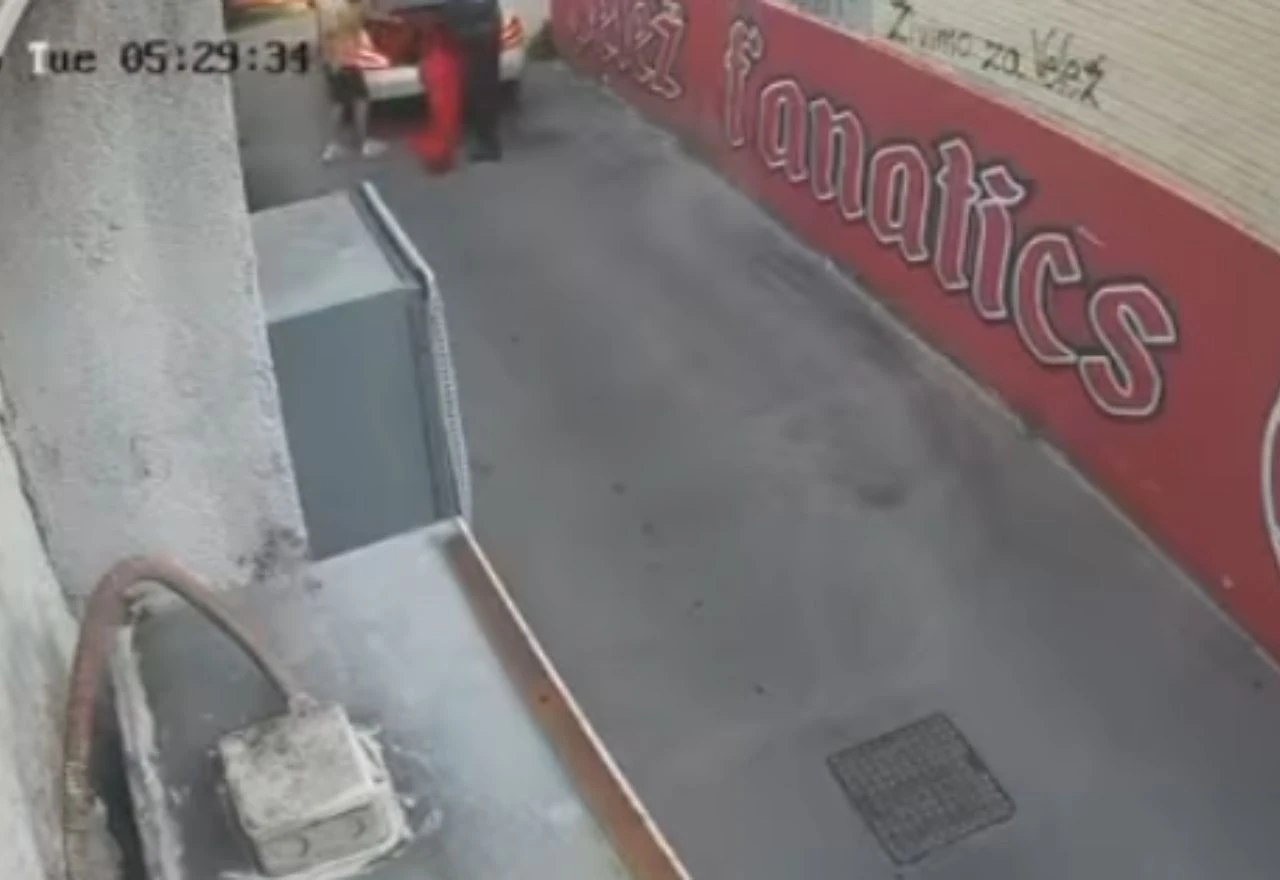 VIDEO | Navijačka priča dobila nastavak: Objavljena snimka ispred prostorija Red Armyja
