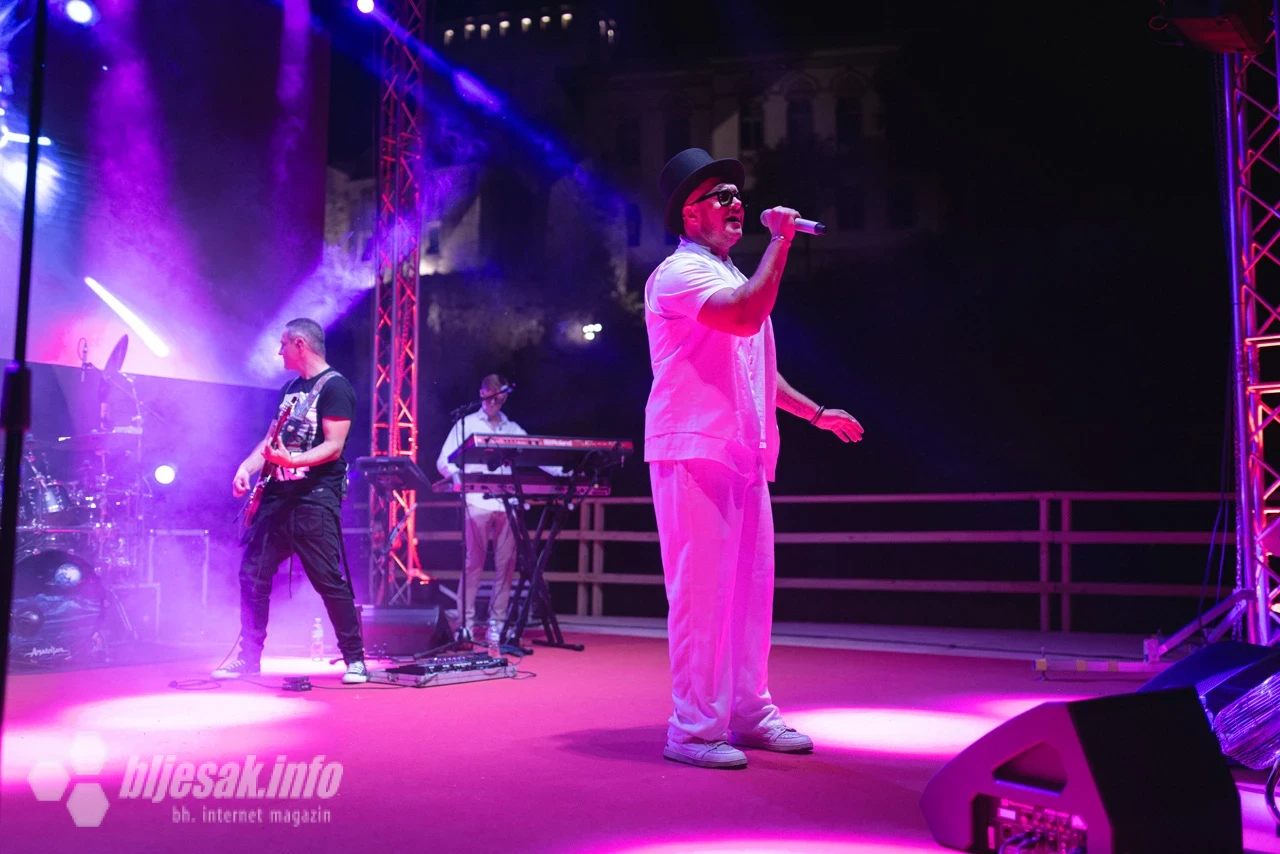 Tropico Band nastupio ispod Starog mosta