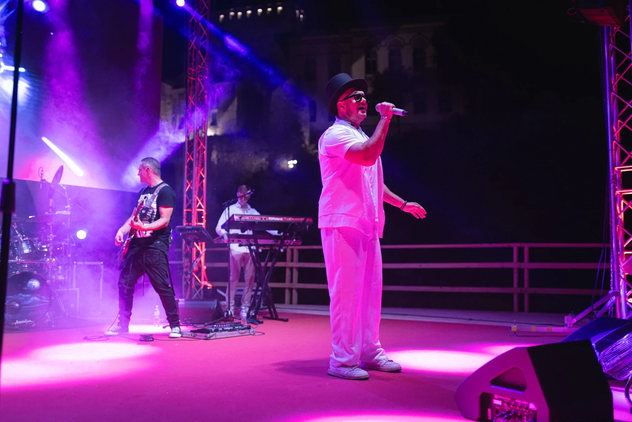 Tropico Band nastupio ispod Starog mosta
