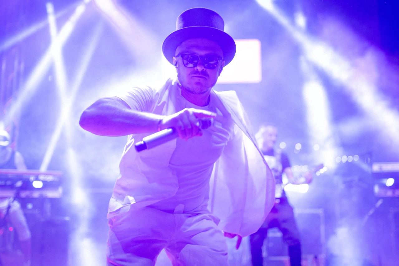Tropico Band rasplesao publiku ispod Starog mosta