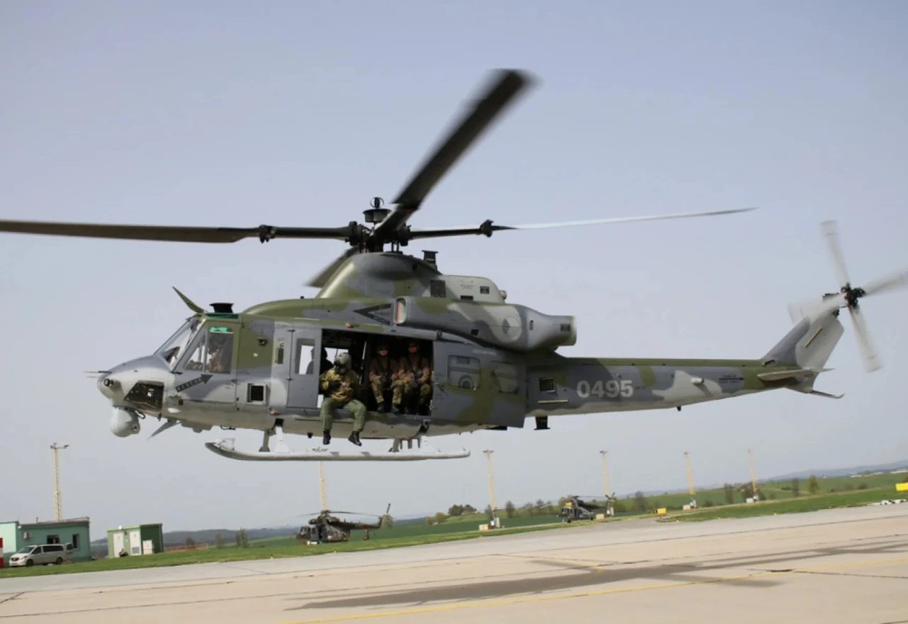Srušio se vojni helikopter s pet vojnika