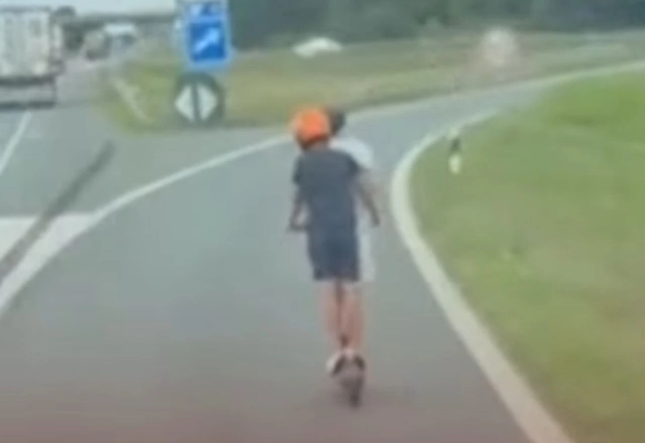 VIDEO | Dvojica dječaka na električnom romobilu vozila autocestom