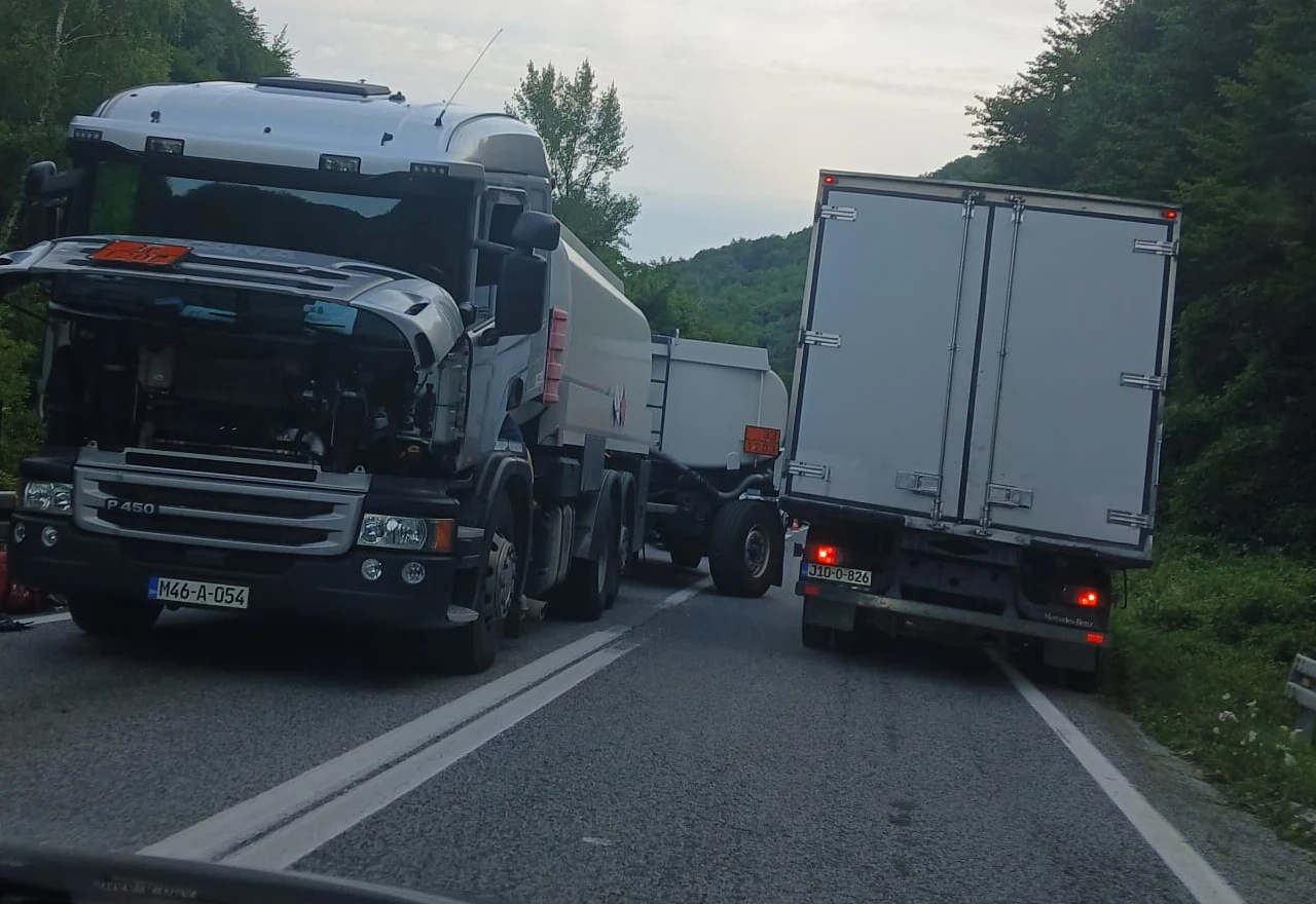 VIDEO | Pokvareni kamion kod Bradine stvorio nove gužve na M17