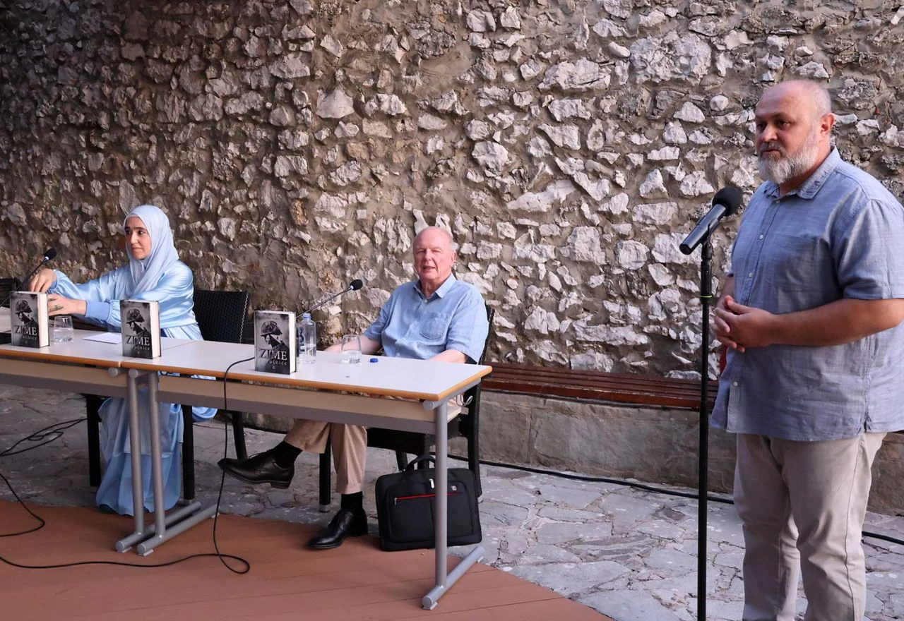 U Mostaru promoviran roman "Zime zaručnice" Enesa Karića
