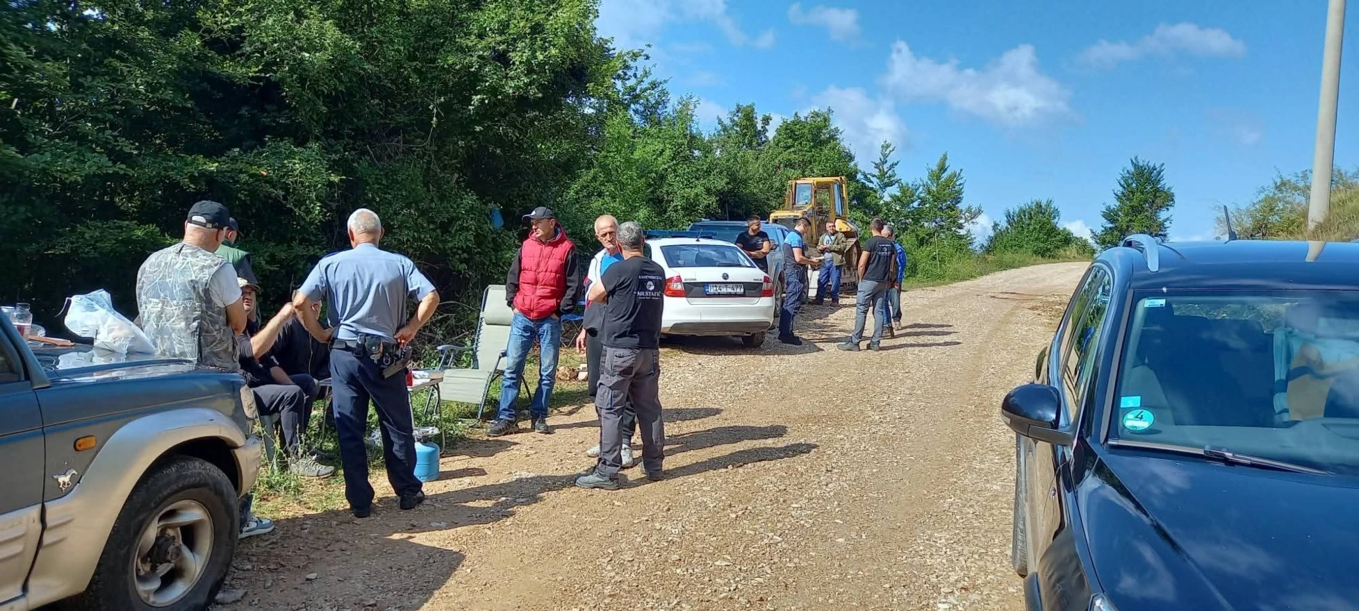 FOTO | Mještani Kruščice ne odustaju ni nakon tjedan dana blokade: "Cijelo selo se napaja s tih izvora"
