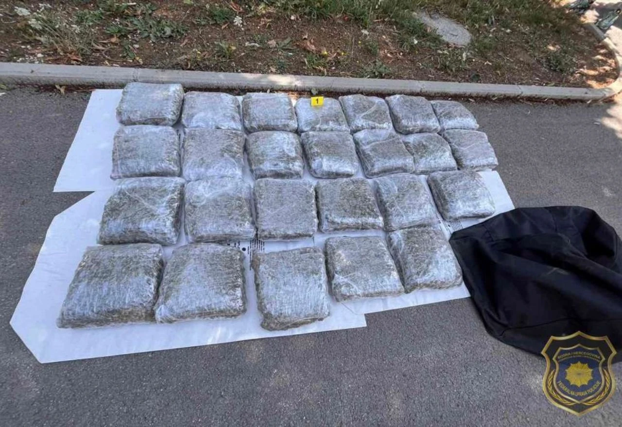 Zatražen pritvor za muškarca kod kojeg su pronađena 33 kilograma kanabisa i oružje
