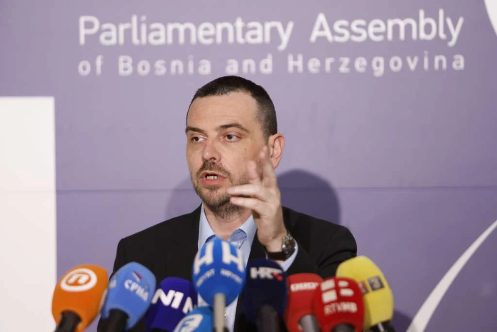Gorivo je moglo biti jefitnije i za pola marke