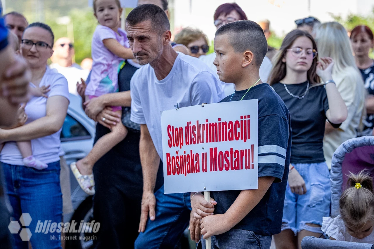 Mirno okupljanje u znak potpore otpuštenim radnicima JP-a "Komunalno" Mostar