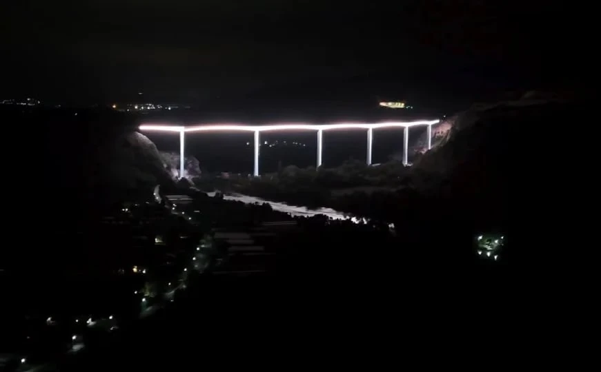 VIDEO | Most Hercegovina zasjao u punom sjaju: Spektakularni noćni prizori najvećeg mosta na Koridoru 5C