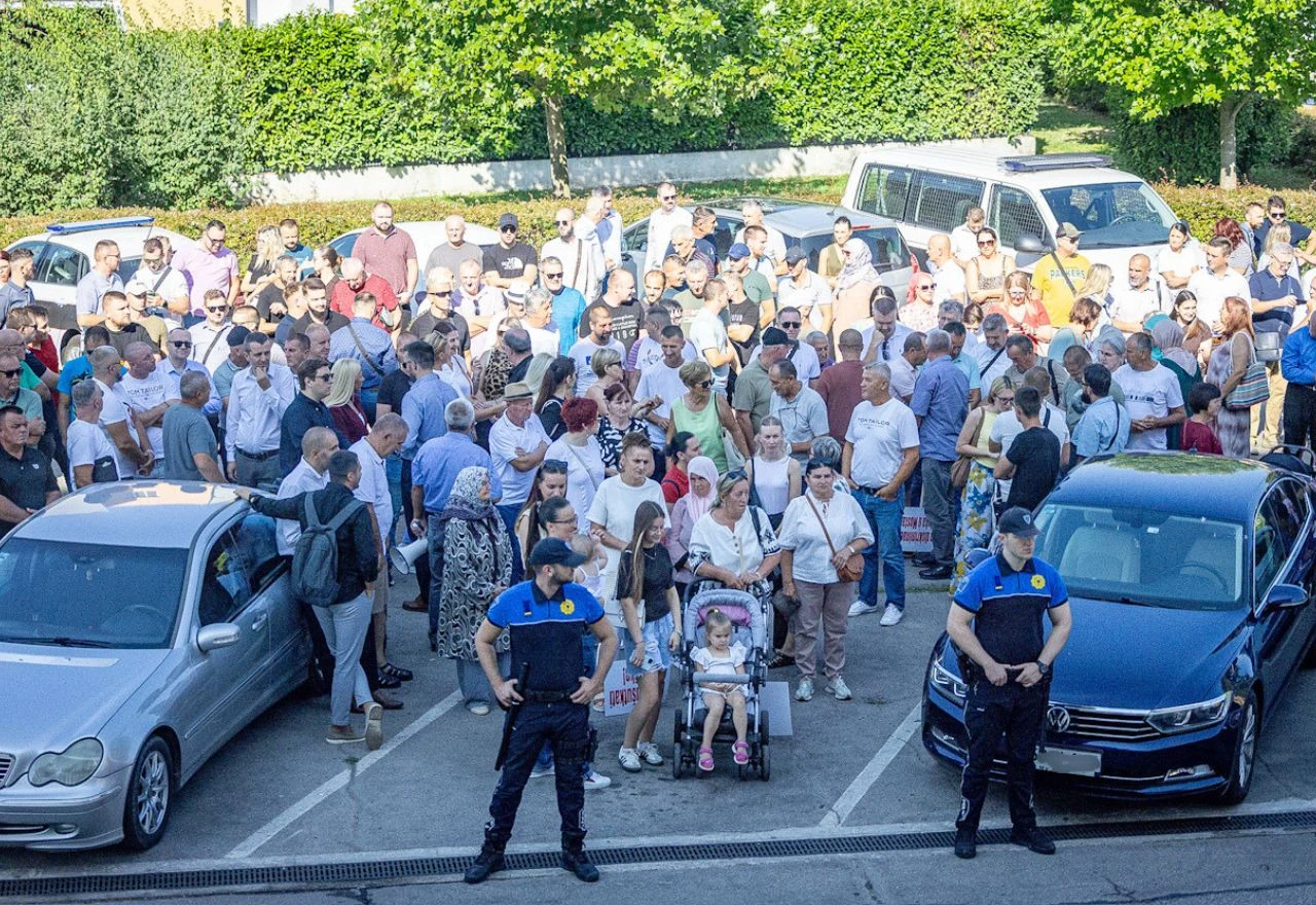 Prosvjed otpuštenih radnika Komunalnog: "Vidjet ćemo po čijem zakonu"