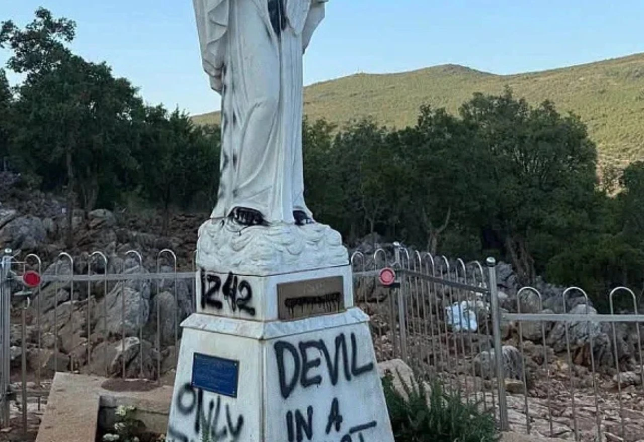 Što znači poruka "IZ42" ispisana na Gospinu kipu u Međugorju?
