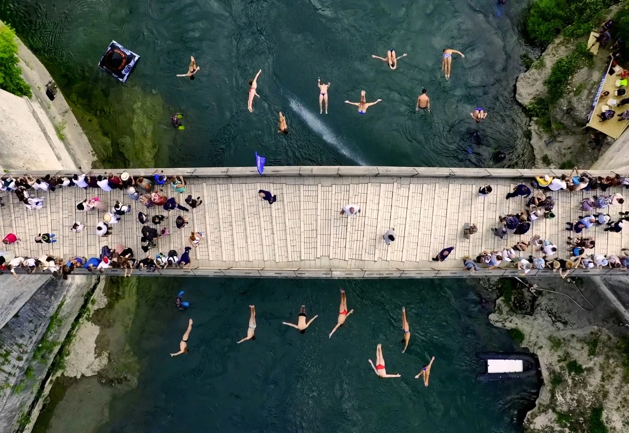 Film "Najdublji skok" otvara jubilarni Red Bull Cliff Diving u Mostaru