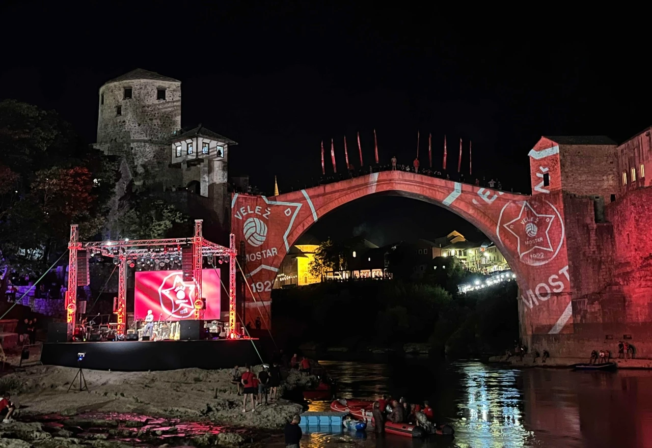 "Crvena noć" stiže pod Stari most