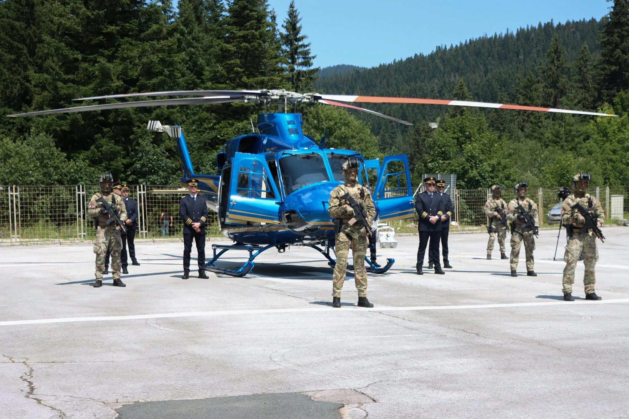 VIDEO | Bell 412EPX poletio za MUP KS: Evo što sve može novi višenamjenski helikopter
