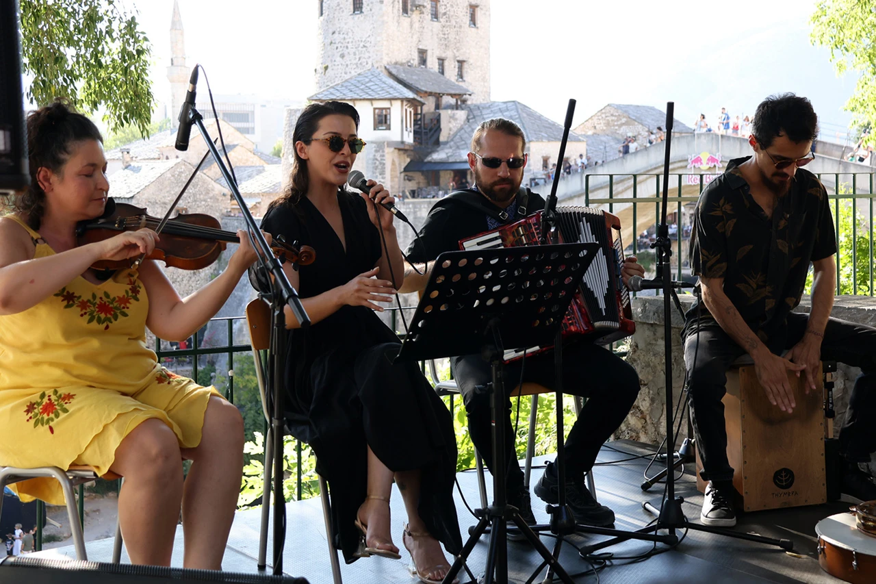 Mostarska publika uživala u jedinstvenom koncertu turske skupine Martenitsa