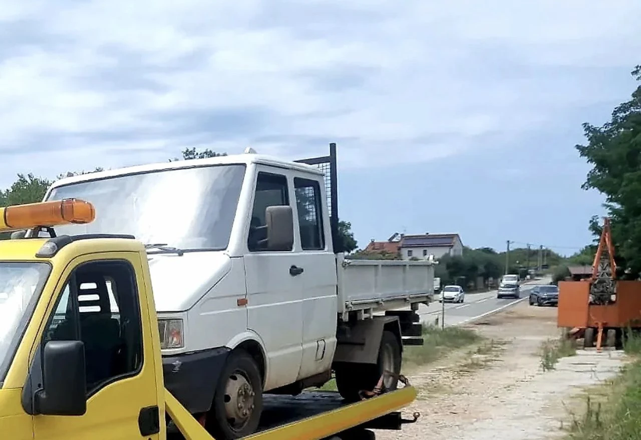 Idete na put? Čuvajte se lažne pomoći na cesti