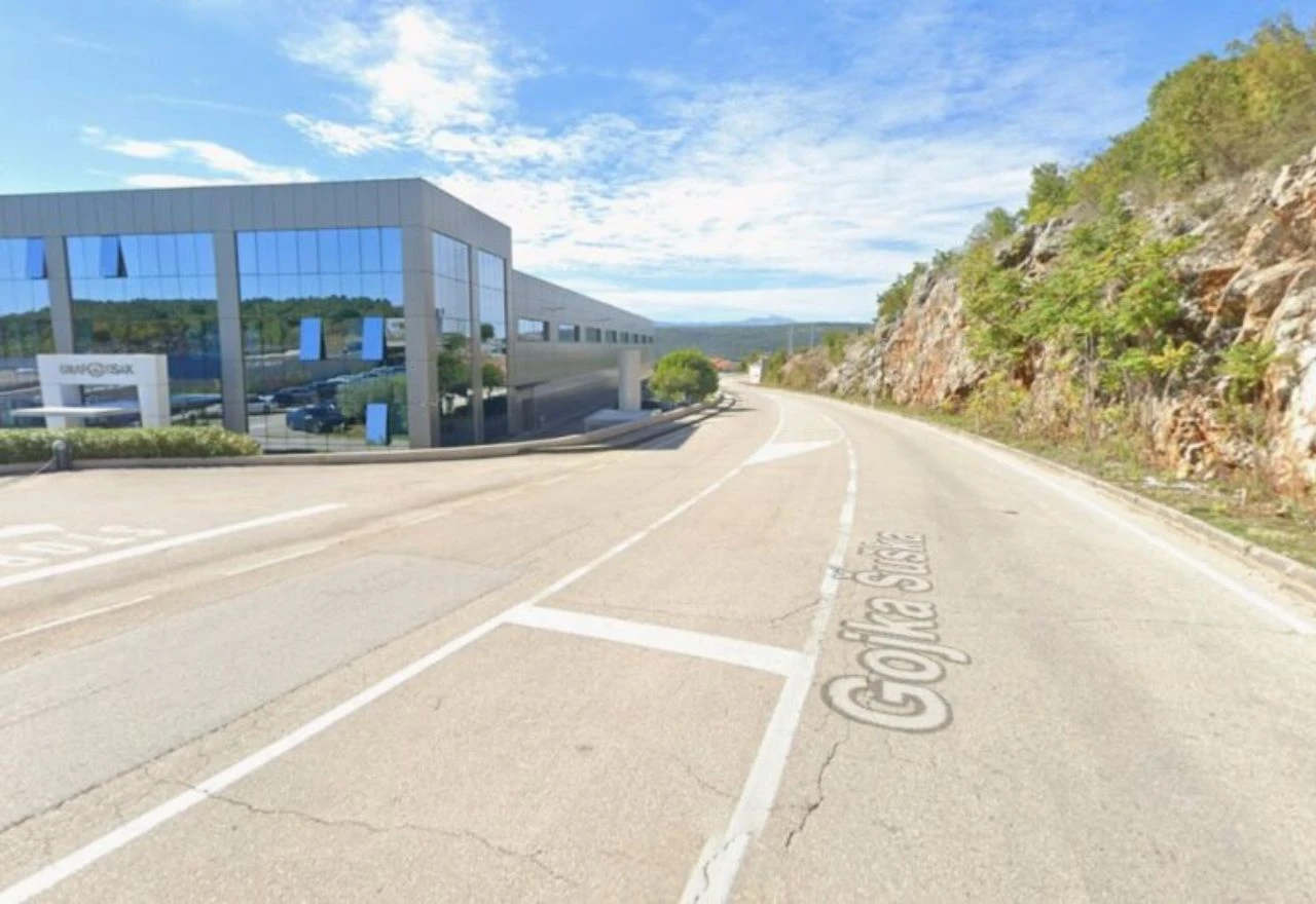 Vozačica i troje maloljetnika ozlijeđeni u sudaru u Grudama