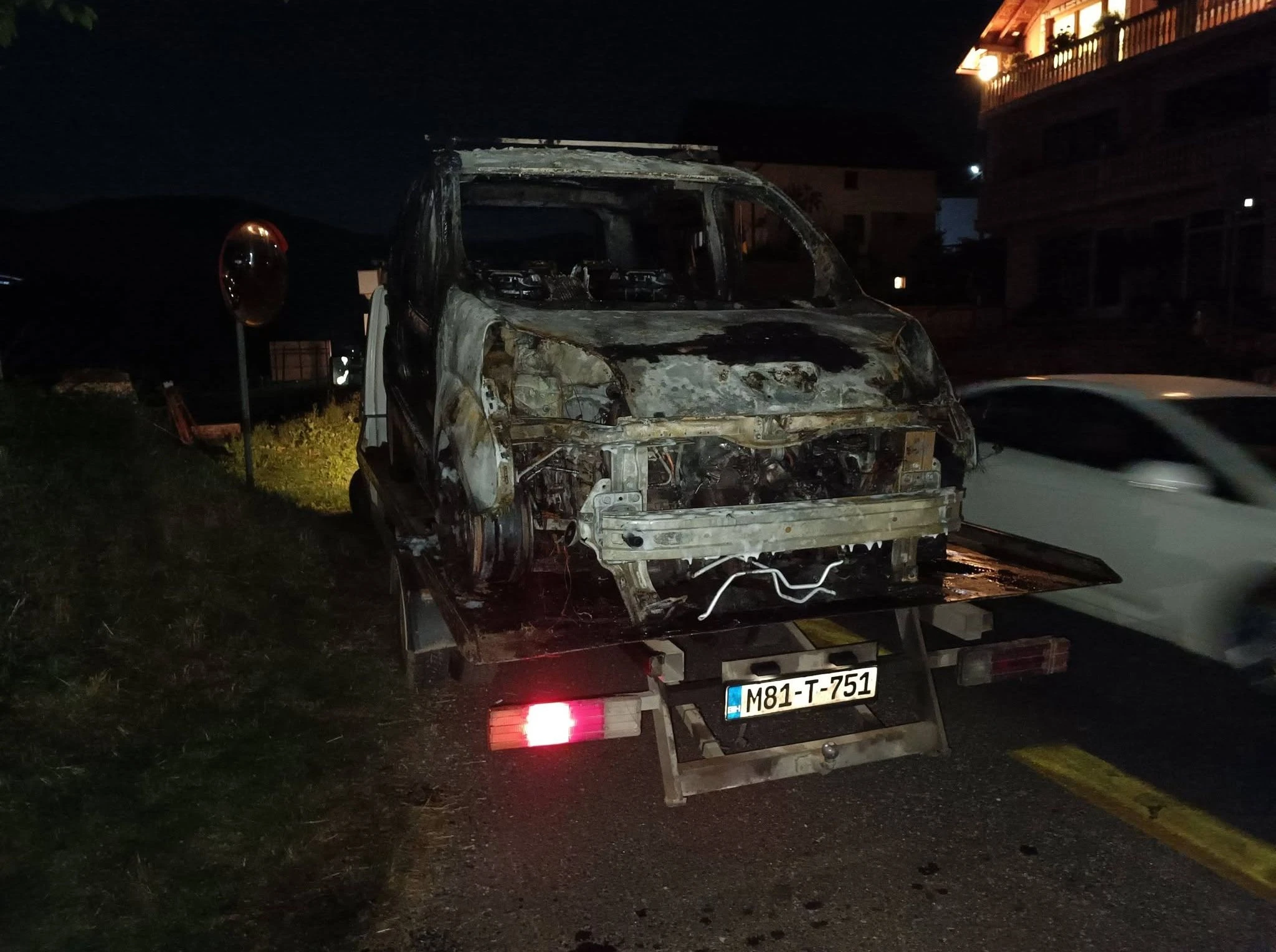 Automobil planuo u vožnji, vozač se spasio u zadnji tren