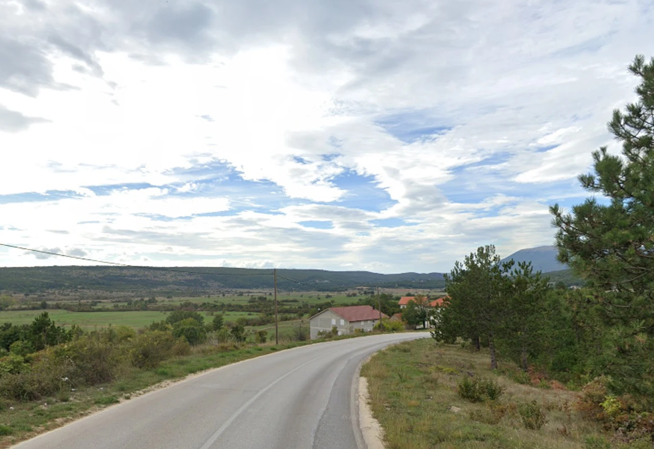 Motociklist ozlijeđen u sudaru tri vozila kod Posušja