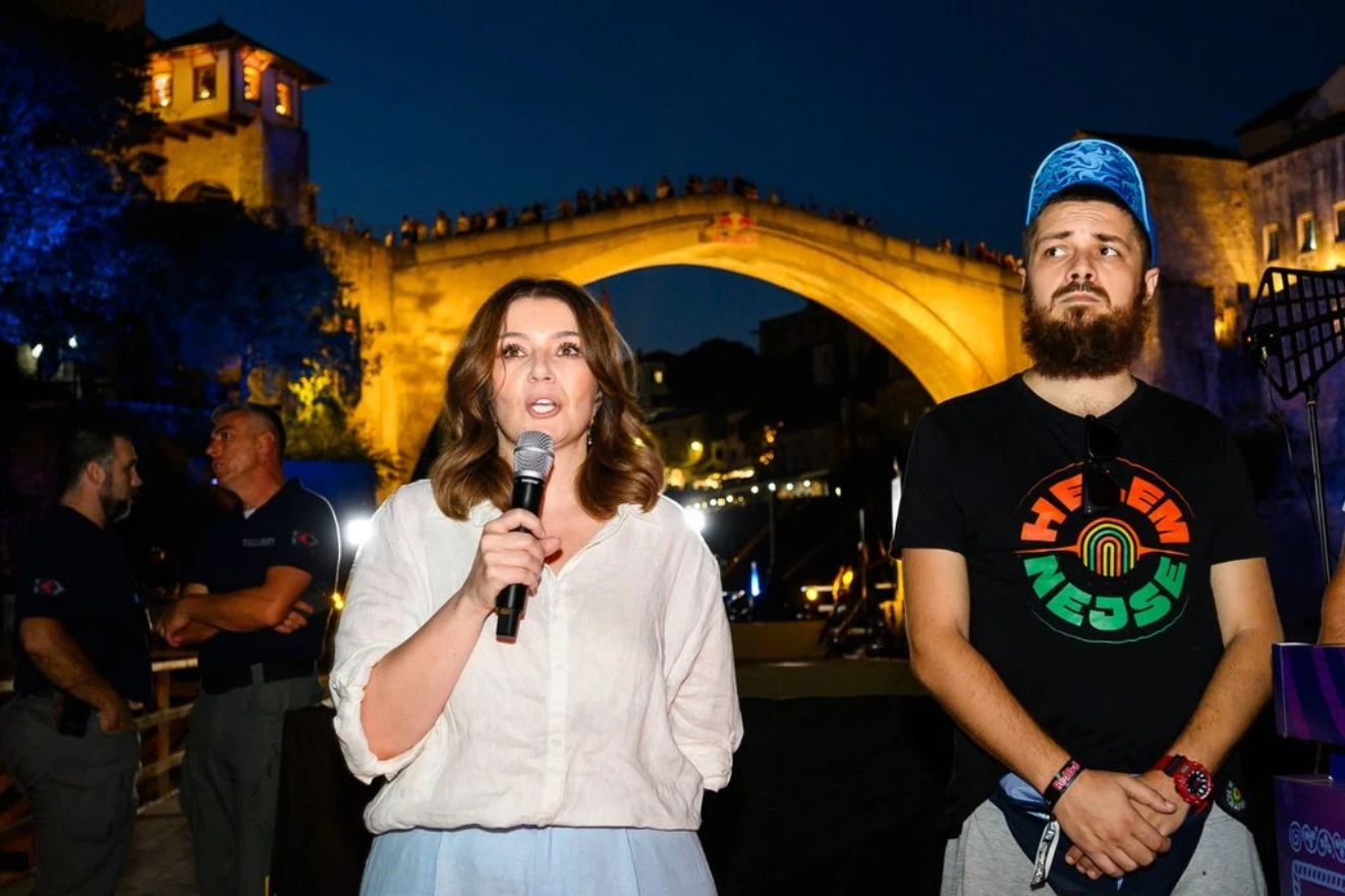 Projekcijom filma "Najdublji skok" i koncertom Mostar Sevdah Reuniona otvoreno 10. izdanje Red Bull Cliff Divinga u Mostaru