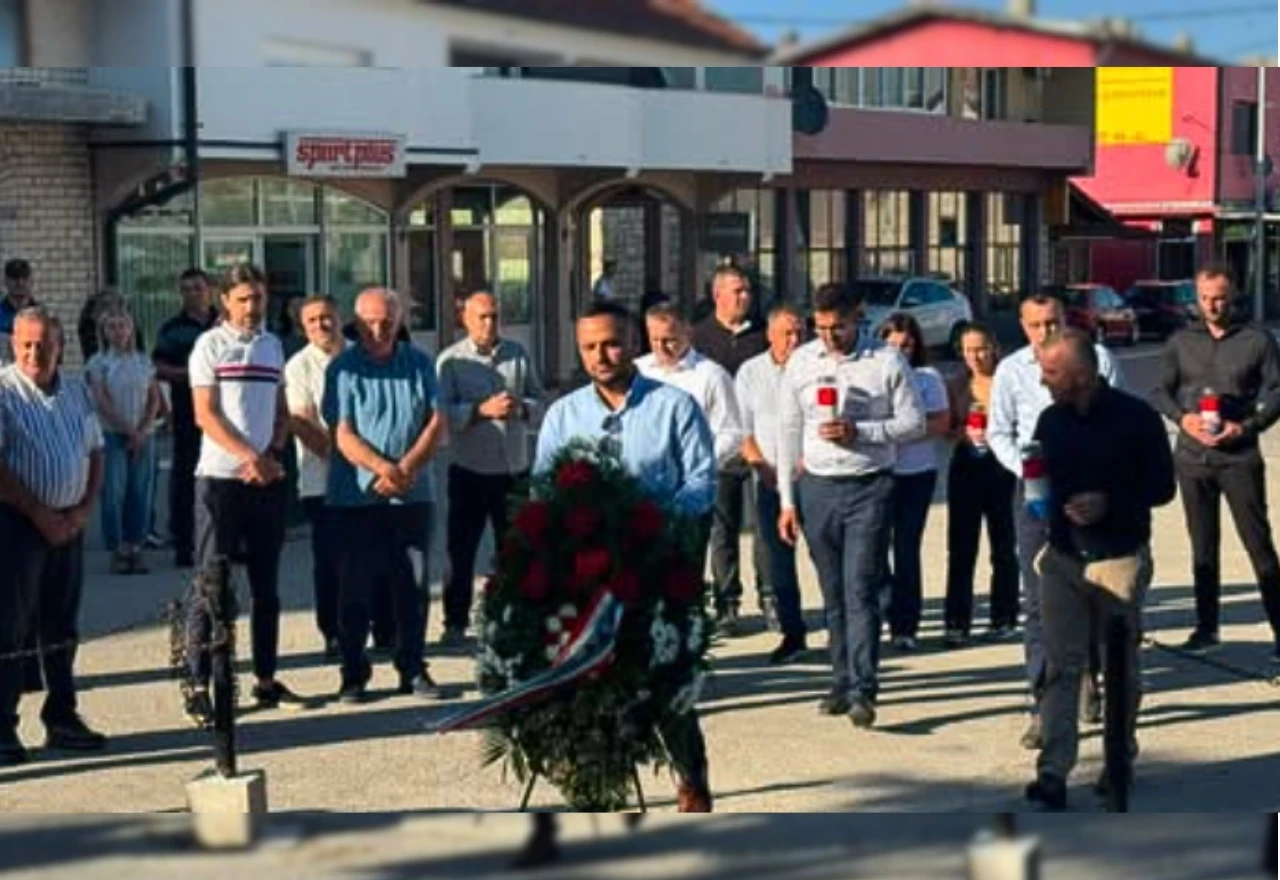 Polaganjem vijenaca obilježena 31. obljetnica oslobođenja Glamoča