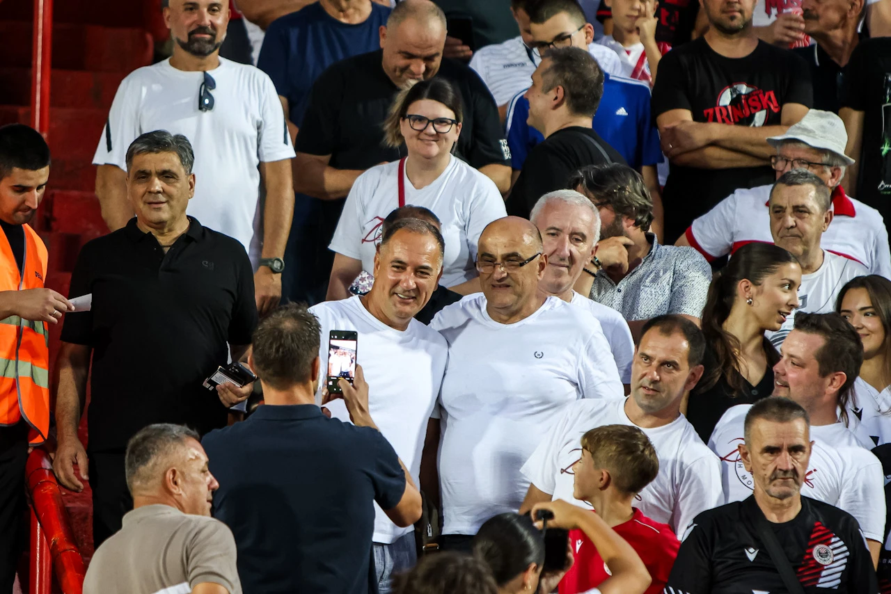 FOTO | Štimac stigao na utakmicu, navijači skandirali: "Igore, Igore"